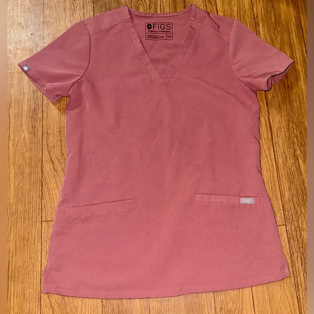 FIGS Mauve PO#: 1367 Casma Three Pocket Scrub Top XS Pink Nurse Vet Work